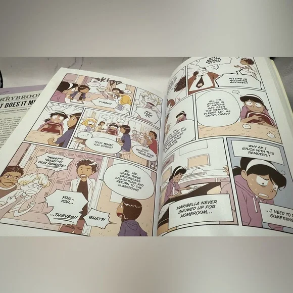 3 Svetlana Chmakova Books - Awkward, Crush and brave - Picture 5 of 6